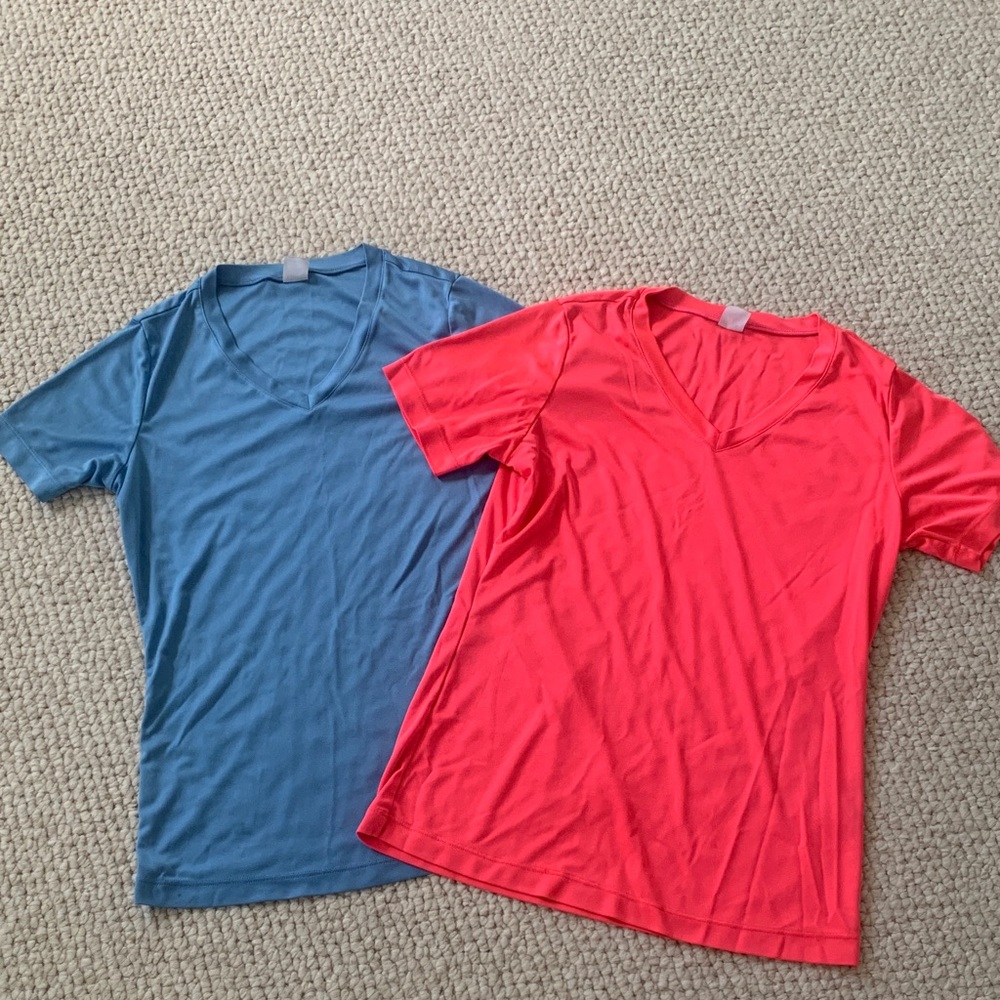 2 V-Neck workout T-Shirts - Blue and Pink